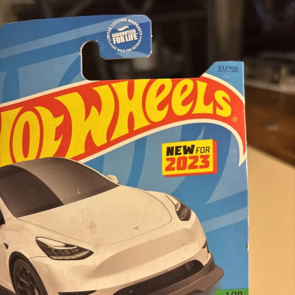 Hot Wheels Tesla Model Y 37/250 White - Picture 4 of 7